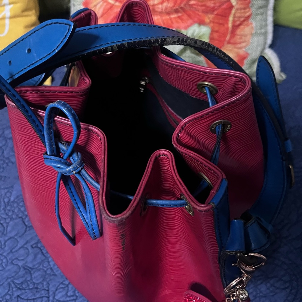 Louis Vuitton EPI Noe Red and Toledo Blue Bucket Bag - Picture 10 of 14